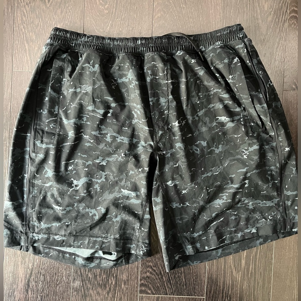 lululemon 9” Inseam Lined Shorts Black Camo Print (XXL)